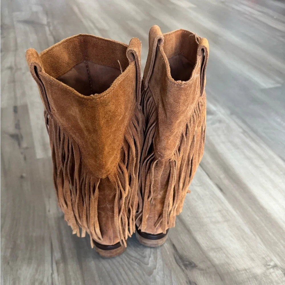 Cute leather boots with tassels - Picture 2 of 3